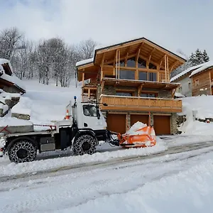  Séjour chez l'habitant La à Kio France
